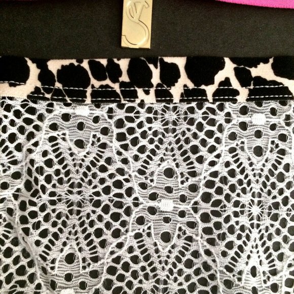 RARE Victorias Secret Lace Shortie Boyshort Panty - Picture 4 of 6